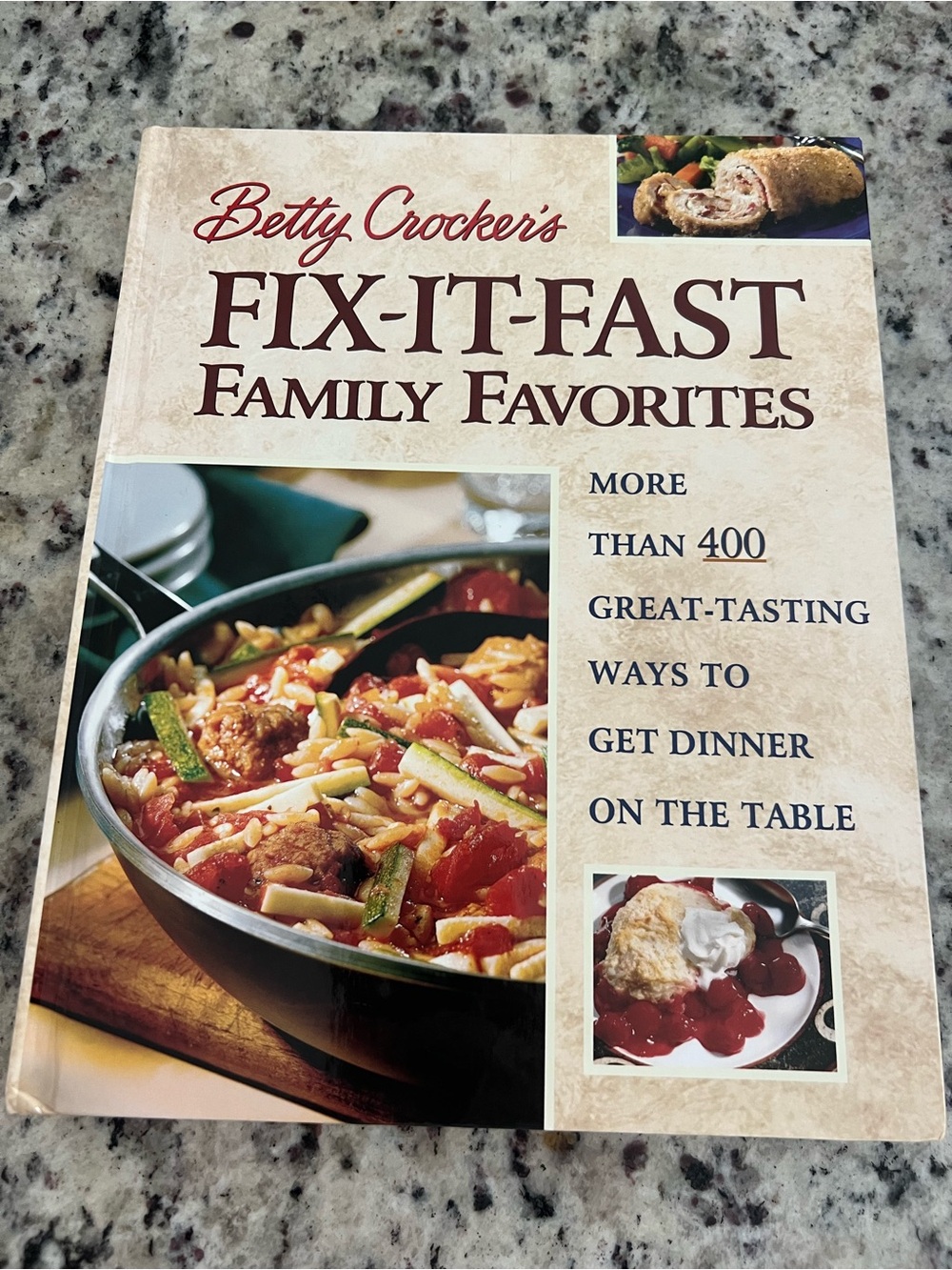 Betty Crocker Fix-It-Fast Family Favorites Cookbook - Cream and Red